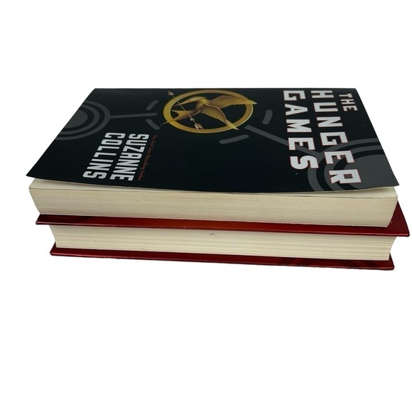 Suzanne Collin’s Book/Novel The Hunger Games/Catching Fire Lot/2 Science Fiction - Picture 5 of 8